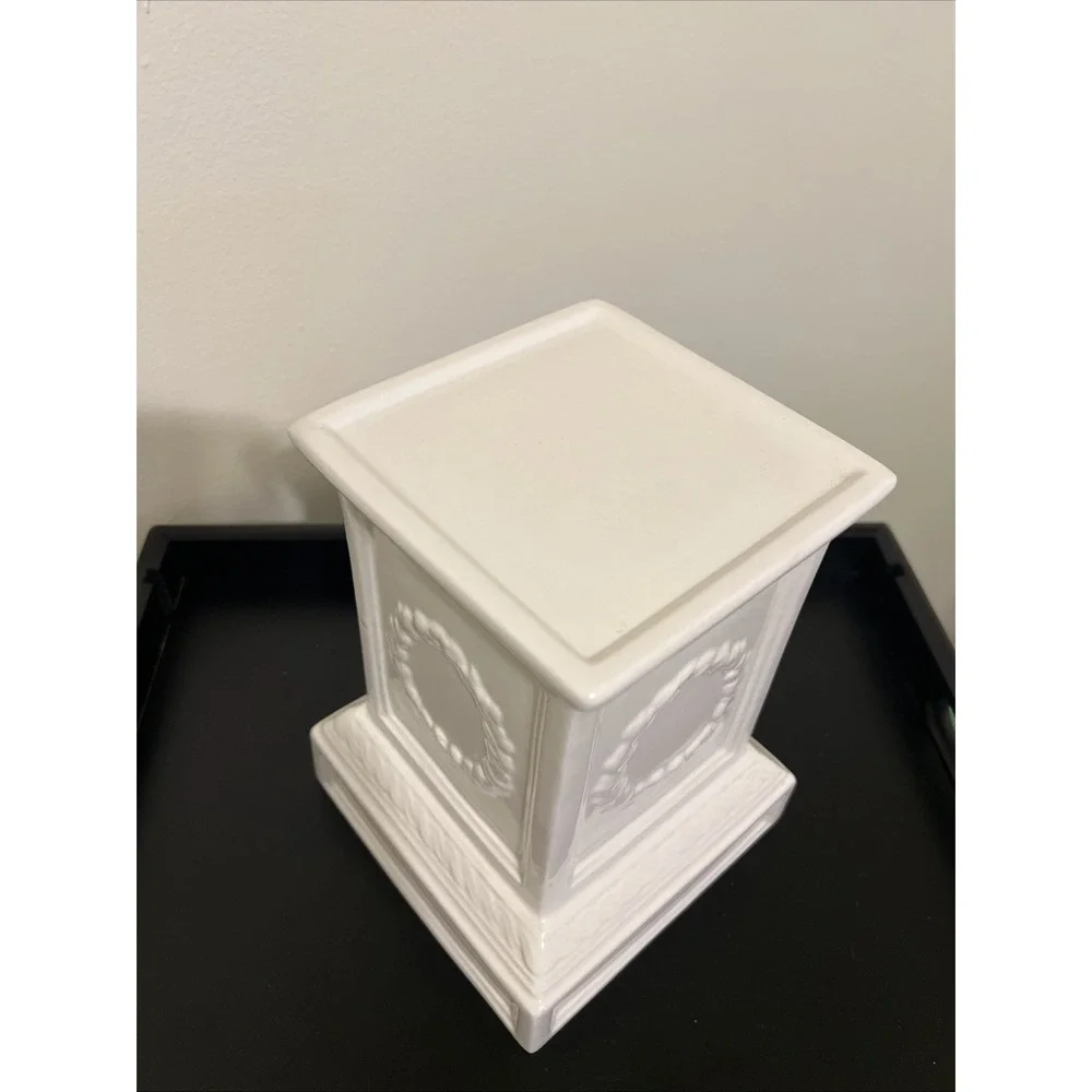Vintage White Ceramics Bombay Pedestal Planter Stand Embossed Holiday Wreath 8